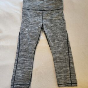 Athleta Ultimate Linear Lines Capri